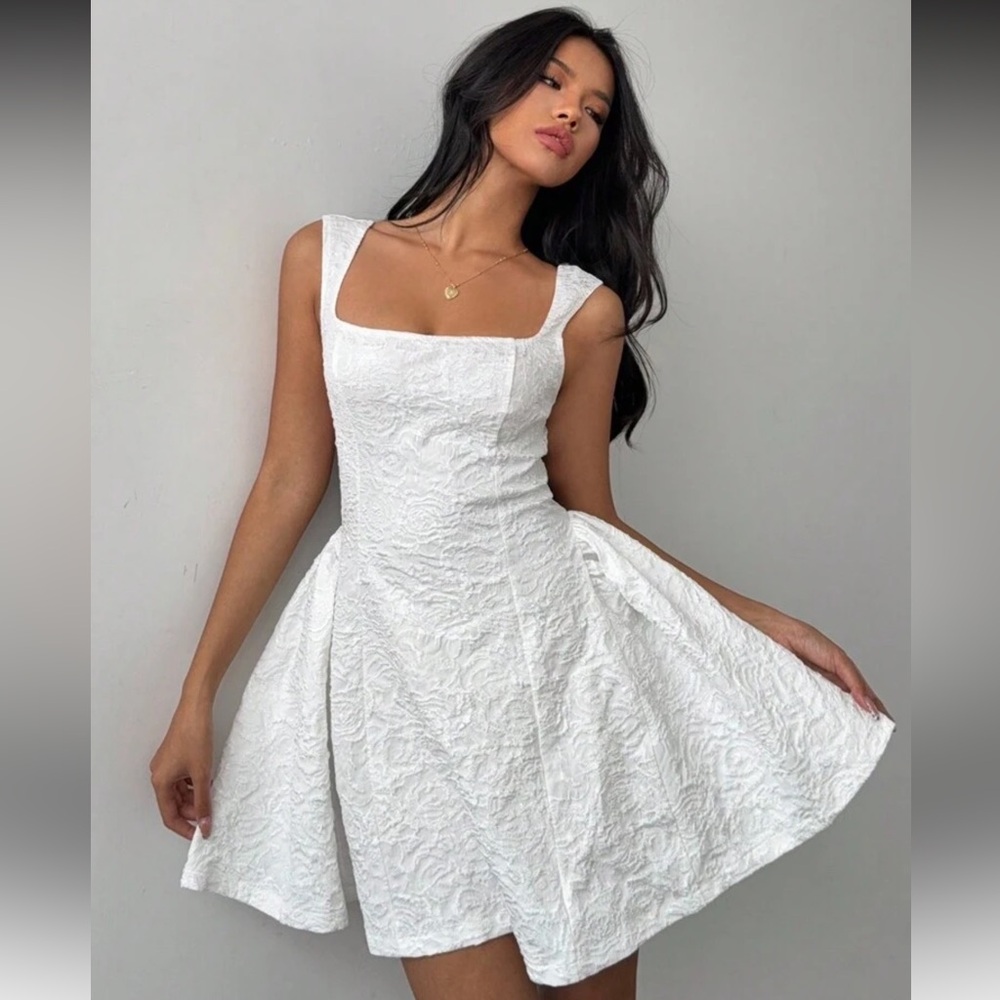 Aloruh Women's Sleeveless Solid Color White Summer Midi Dress, Simple & Casual - Picture 4 of 4